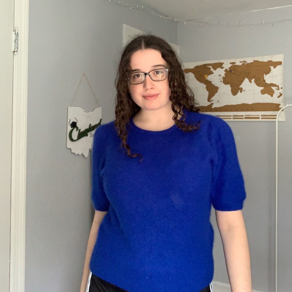 BLUE FUZZY SHORT SLEEVE SWEATER
